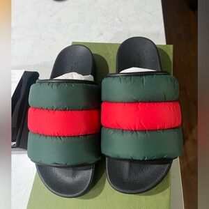 New size 38 gucci puffer slides fits size 8